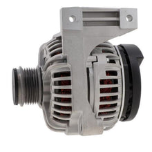 Laden Sie das Bild in den Galerie-Viewer, Neu  Lichtmaschine passend für Volvo S60 I, S80 I, V70 II, XC70 XC90 I 140A