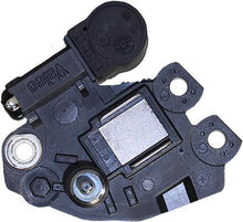 Laden Sie das Bild in den Galerie-Viewer, Regulator Regler für Lichtmaschine Generator passend für  FG18S047/73/83 599077