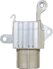 Laden Sie das Bild in den Galerie-Viewer, Regulator Regler für Lichtmaschine Generator passend für 1266003640